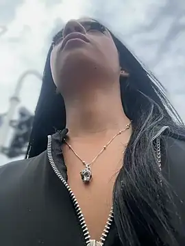 Laura fernandezII online show from 02.02.25