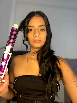 Laura fernandezII online show from 10.16.25