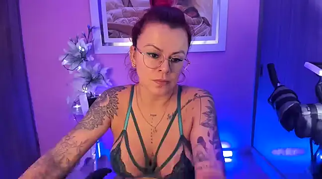 Snapshot of KAROL_MILF chatting on 02.01.25 KAROL MILF online show from 02.01.25