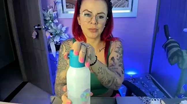 Snapshot of KAROL_MILF chatting on 02.07.25 KAROL MILF online show from 02.07.25