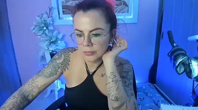 Snapshot of KAROL_MILF chatting on 02.14.25 KAROL MILF online show from 02.14.25