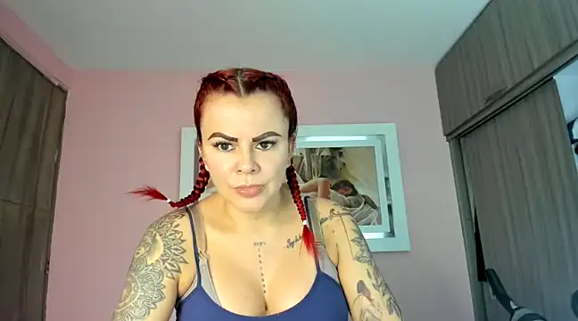 Snapshot of KAROL_MILF chatting on 03.05.25 KAROL MILF online show from 03.05.25