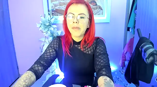 Snapshot of KAROL_MILF chatting on 03.18.25 KAROL MILF online show from 03.18.25