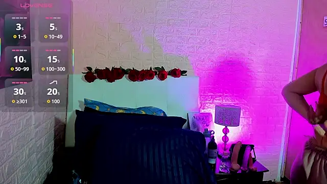 LYAA COLLINS  online show from 01.12.26