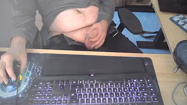 Snapshot of Currycake chatting on 11.17.25 Currycake online show from 11.17.25