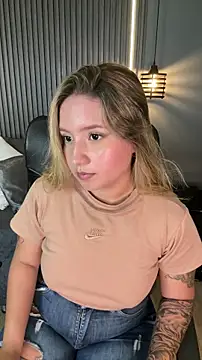 Snapshot of MiaPetit_ chatting on 11.02.25 MiaPetit online show from 11.02.25