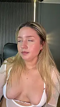 Snapshot of MiaPetit_ chatting on 11.09.25 MiaPetit online show from 11.09.25