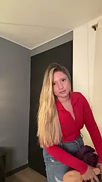 Snapshot of MiaPetit_ chatting on 12.17.25 MiaPetit online show from 12.17.25