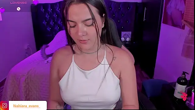 NahiaraEvans  online show from 02.03.25