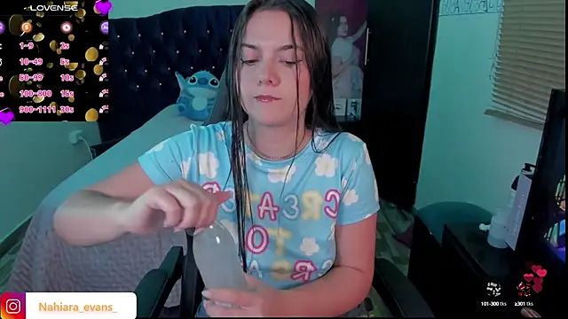 NahiaraEvans  online show from 02.24.25