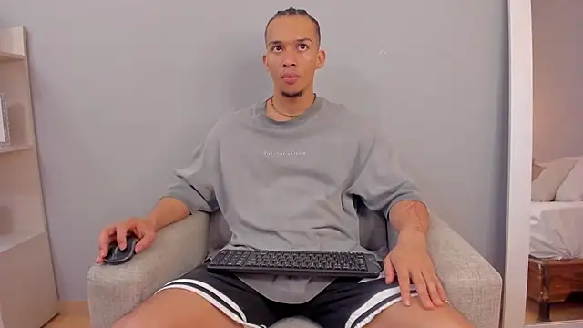 Snapshot of Dominick_star chatting on 11.08.25 Dominick star online show from 11.08.25