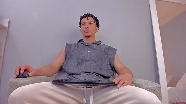 Snapshot of Dominick_star chatting on 11.21.25 Dominick star online show from 11.21.25