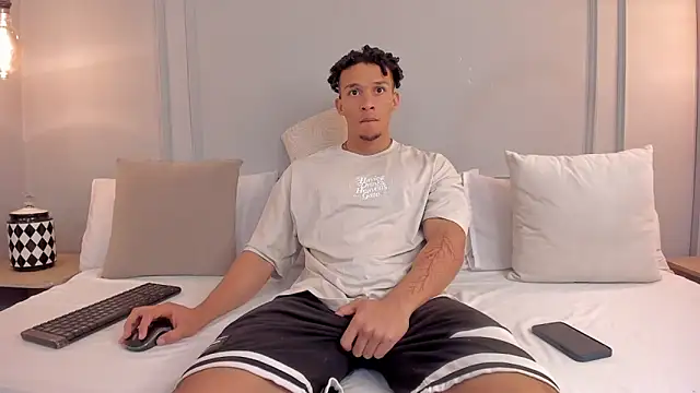 Snapshot of Dominick_star chatting on 11.25.25 Dominick star online show from 11.25.25