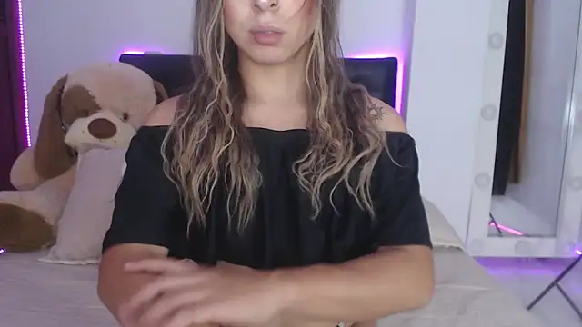 Sofieevans  online show from 02.18.25