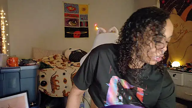 loveluna8 online show from 02.13.25