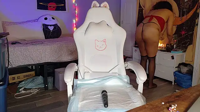 loveluna8 online show from 02.24.25