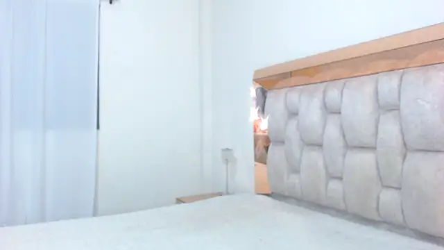 lolaperrys online show from 12.23.24