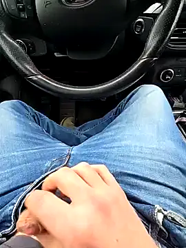 Titanhoott online show from 01.08.25