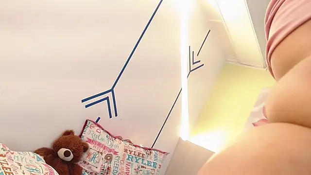 EsmeraldaSantoss online show from 01.29.25