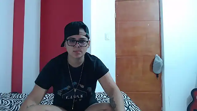 Snapshot of SHARLOTTE_MORGAN chatting on 03.18.25 SHARLOTTE MORGAN online show from 03.18.25