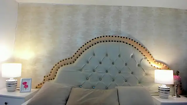 AmbarSantany online show from 04.14.26