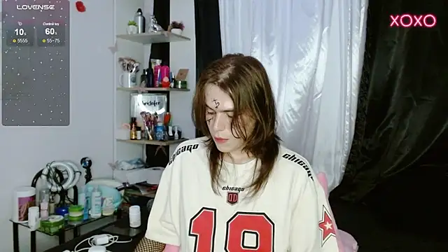 Snapshot of shun_sun chatting on 12.06.24 shun sun online show from 12.06.24