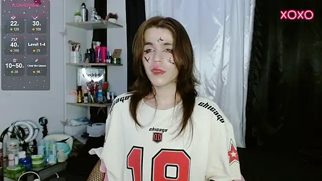 Snapshot of shun_sun chatting on 12.08.24 shun sun online show from 12.08.24