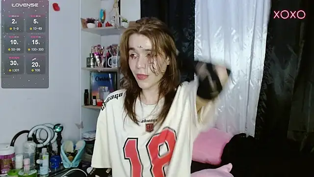 Snapshot of shun_sun chatting on 12.16.24 shun sun online show from 12.16.24