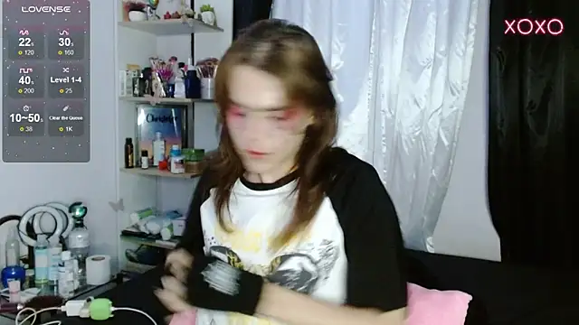 Snapshot of shun_sun chatting on 02.13.25 shun sun online show from 02.13.25