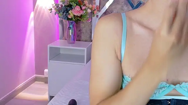 MaxiRogers online show from 12.22.25