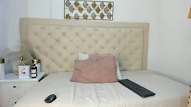  chloe adams online show from 02.25.25