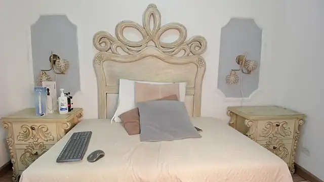  chloe adams online show from 11.24.25