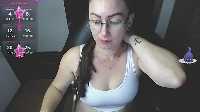 Snapshot of milly_sanchez chatting on 02.11.25 milly sanchez online show from 02.11.25