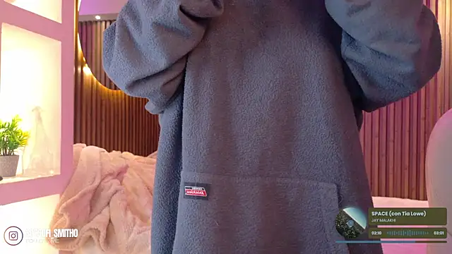 Lucy Smith2 online show from 12.18.25