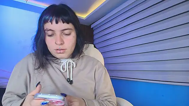 Lucy Smith2 online show from 04.17.26