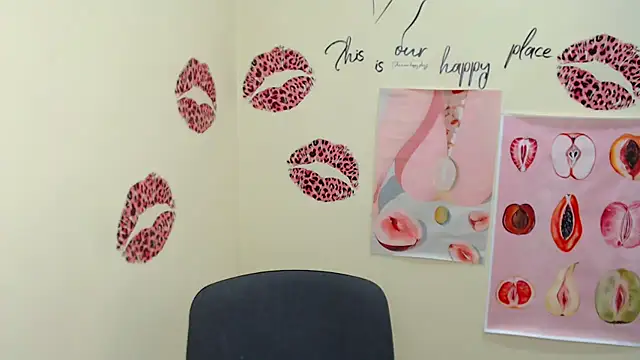 Snapshot of MademoiselleCl chatting on 12.13.24 MademoiselleCl online show from 12.13.24