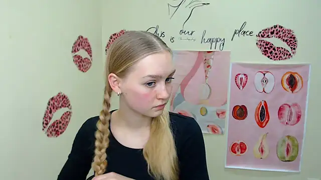 Snapshot of MademoiselleCl chatting on 12.16.24 MademoiselleCl online show from 12.16.24