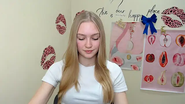 Snapshot of MademoiselleCl chatting on 12.21.24 MademoiselleCl online show from 12.21.24