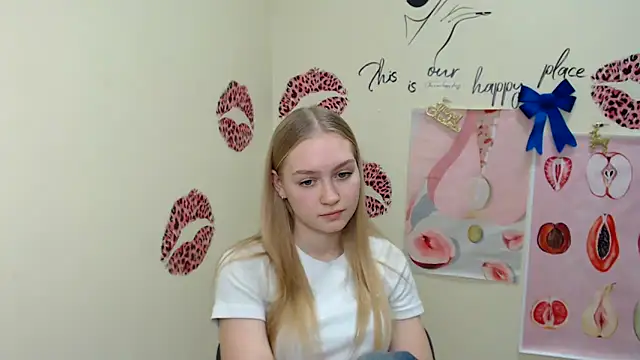 Snapshot of MademoiselleCl chatting on 12.21.24 MademoiselleCl online show from 12.21.24