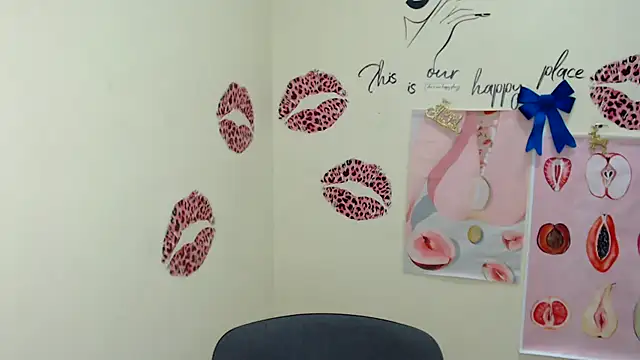 Snapshot of MademoiselleCl chatting on 12.22.24 MademoiselleCl online show from 12.22.24