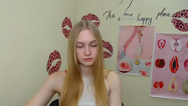 Snapshot of MademoiselleCl chatting on 01.24.25 MademoiselleCl online show from 01.24.25