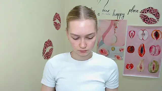 Snapshot of MademoiselleCl chatting on 02.04.25 MademoiselleCl online show from 02.04.25