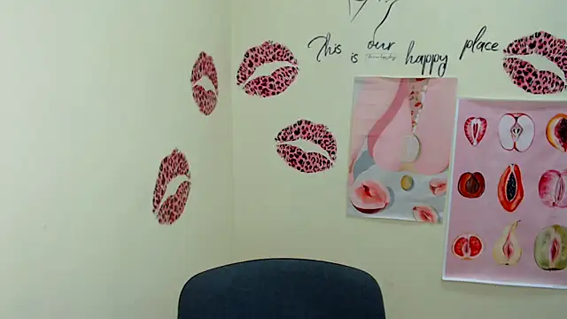 Snapshot of MademoiselleCl chatting on 03.04.25 MademoiselleCl online show from 03.04.25