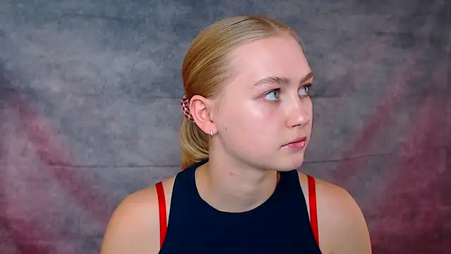 Snapshot of MademoiselleCl chatting on 09.18.25 MademoiselleCl online show from 09.18.25