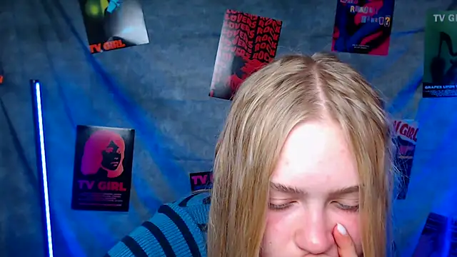 Snapshot of MademoiselleCl chatting on 10.02.25 MademoiselleCl online show from 10.02.25