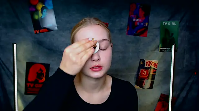 Snapshot of MademoiselleCl chatting on 10.05.25 MademoiselleCl online show from 10.05.25