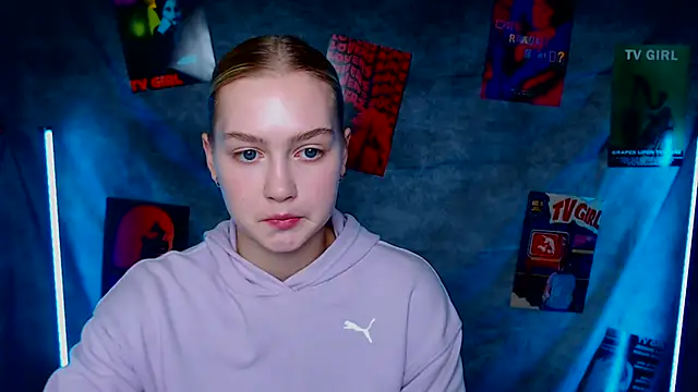 Snapshot of MademoiselleCl chatting on 10.21.25 MademoiselleCl online show from 10.21.25