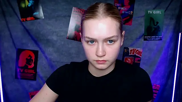 Snapshot of MademoiselleCl chatting on 11.04.25 MademoiselleCl online show from 11.04.25