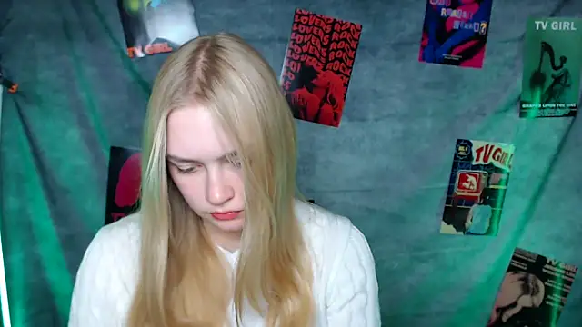 Snapshot of MademoiselleCl chatting on 11.05.25 MademoiselleCl online show from 11.05.25