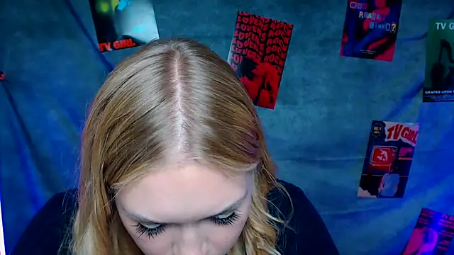 Snapshot of MademoiselleCl chatting on 11.07.25 MademoiselleCl online show from 11.07.25